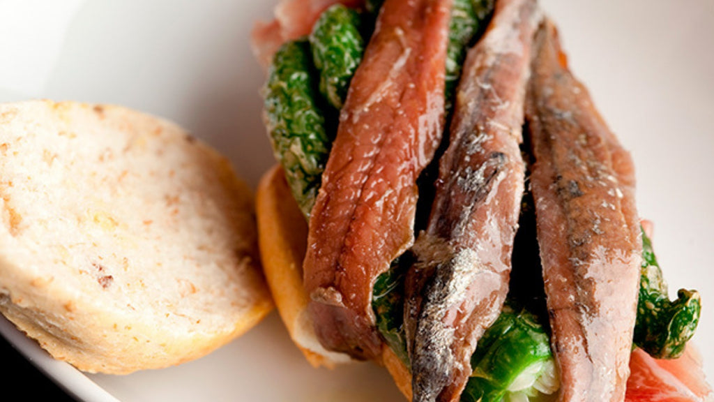 Pintxo of Cantabrian anchovies, Padrón peppers and Jamón Ibérico